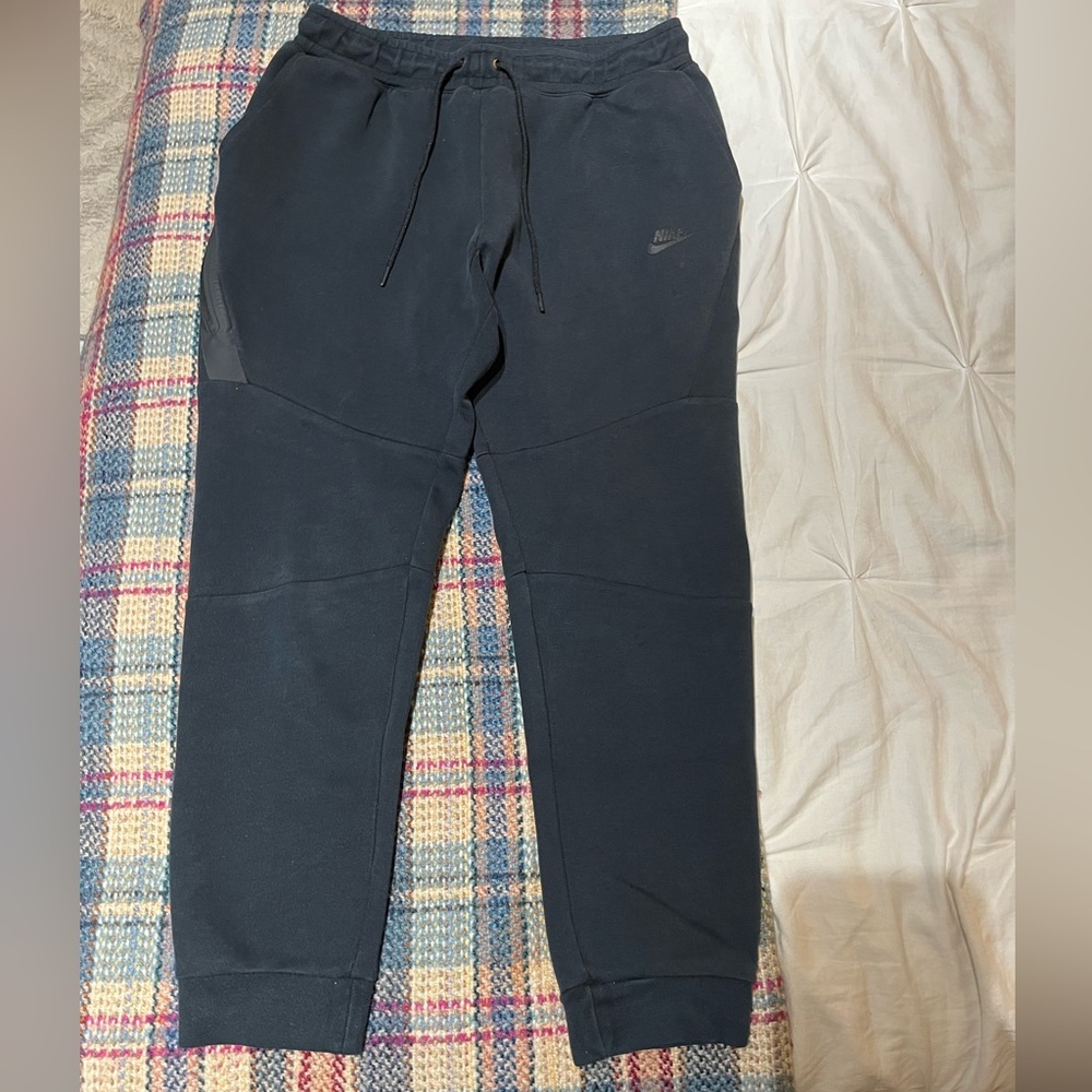 Black Nike sweatpants
